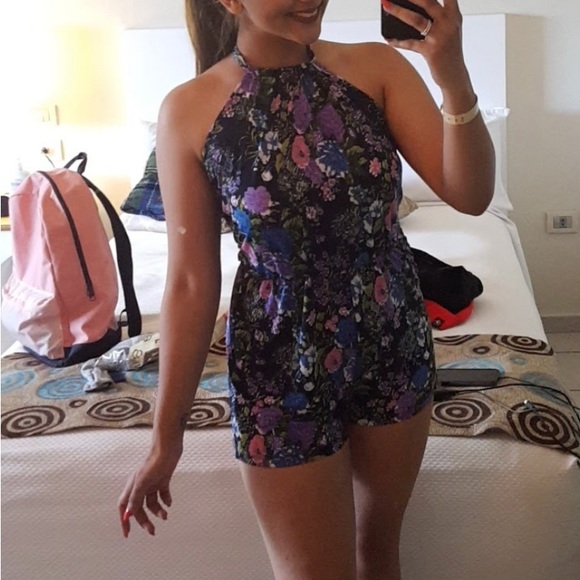 FASHION NOVA Purple backless floral romper - Picture 1 of 2